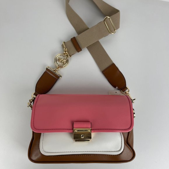 Michael Kors Handbags - New Michael Kors Bradshaw Medium Messenger Bag